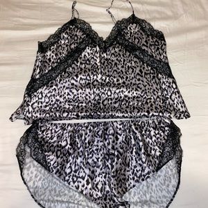 VICTORIA SECRET SATIN PIJAMA SET LACE NWT XL